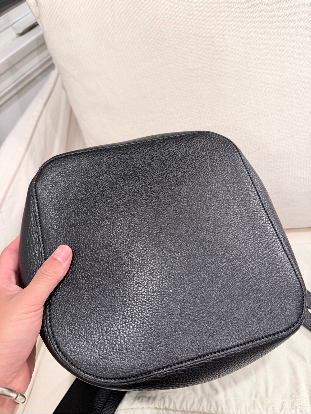 Loewe pebble bucket bag in size large - Picture 3 of 5